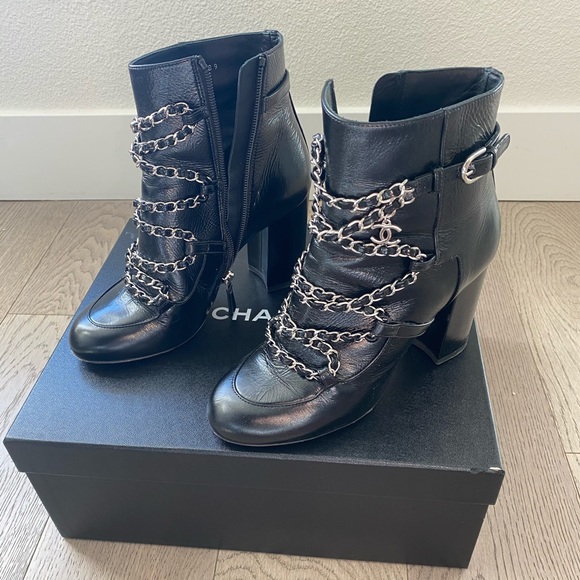 ❌SOLD ❌Chanel Chain Short Boots - Picture 2 of 8